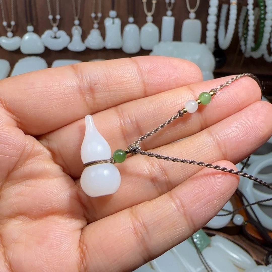 *****和田玉未镶嵌颈饰