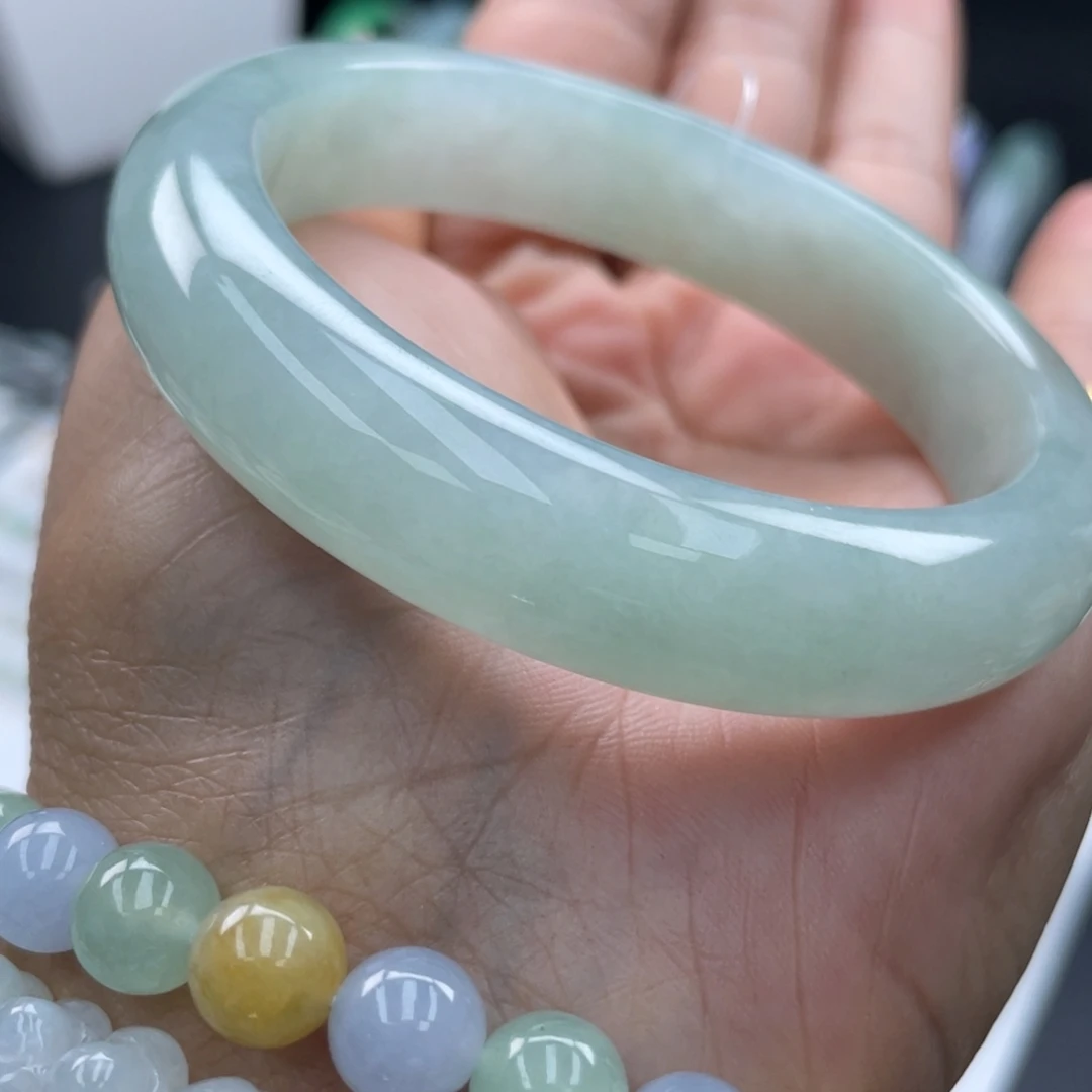 翡翠未镶嵌手镯甜果绿