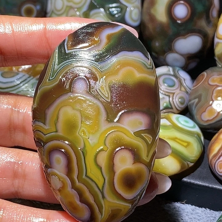 皇***岸玛瑙/玉髓未镶嵌珠宝奇石