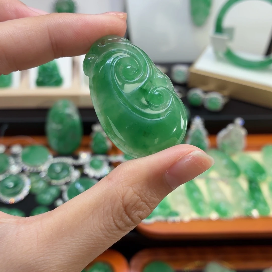 石英质玉（非洲翠）未镶嵌颈饰