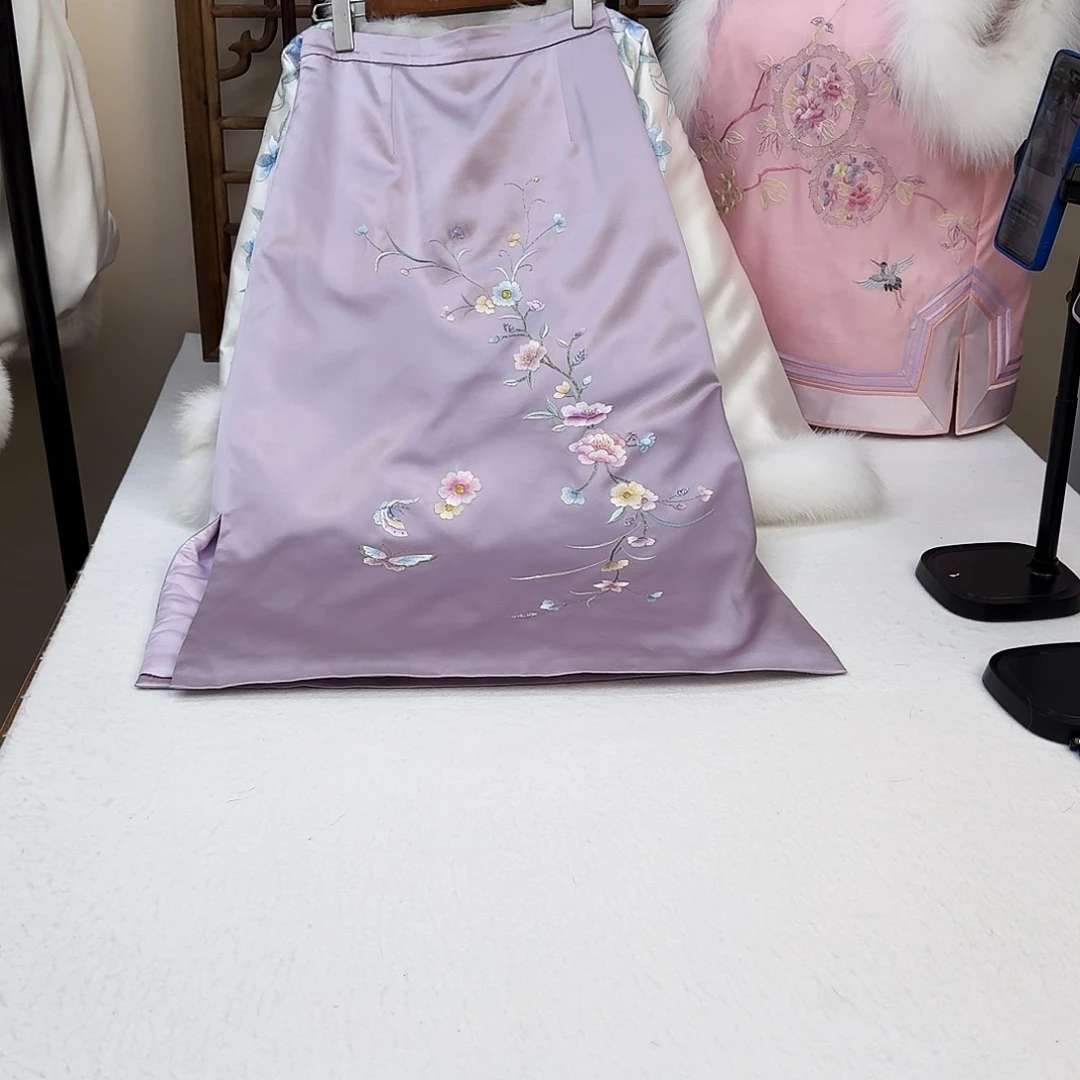 织绣紫色半身裙冬款