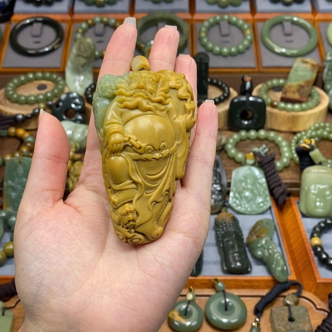 拳***人岫岩河磨玉（透闪石质玉）未镶嵌挂件