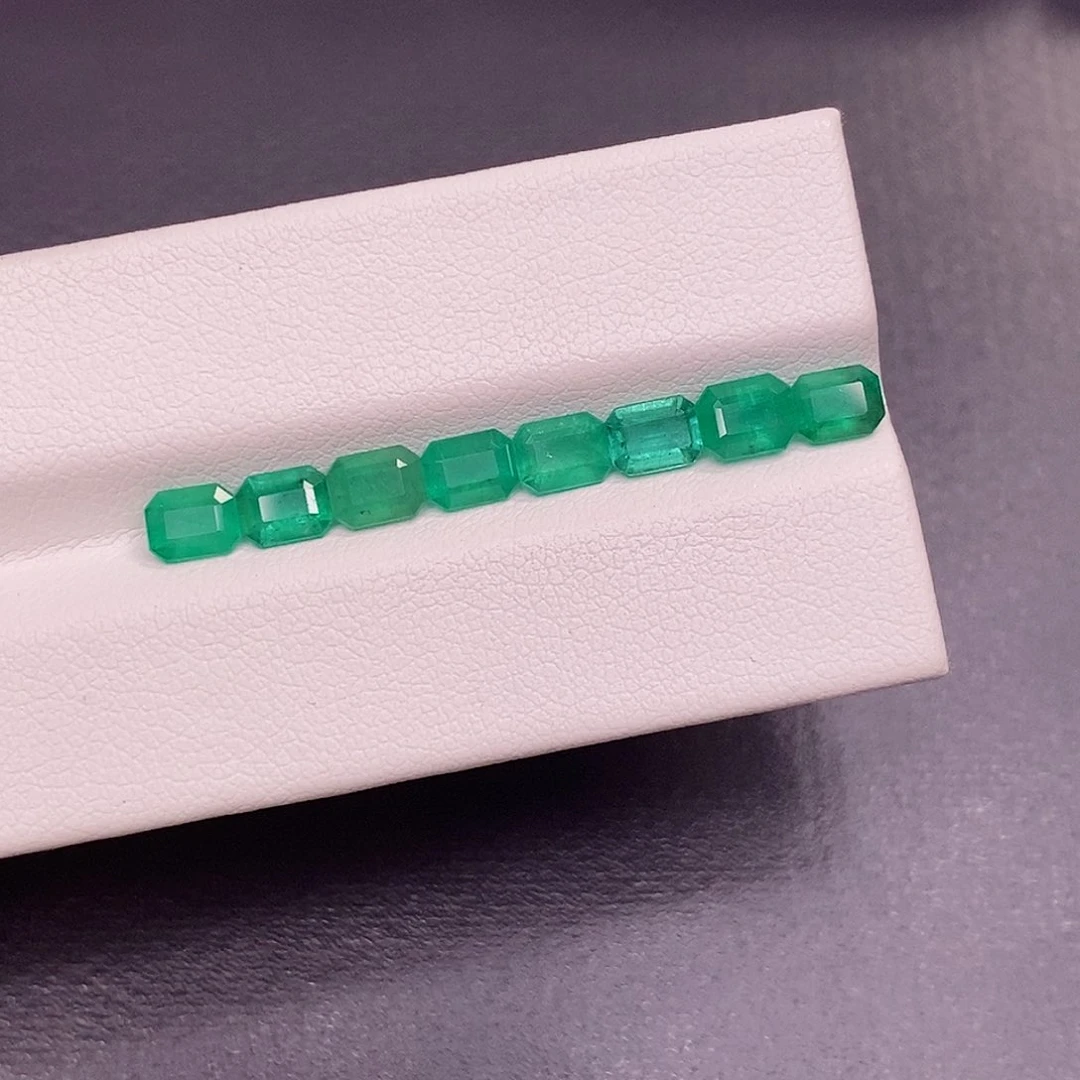 裸石祖母绿280一粒，仅供展示，挑好上定向