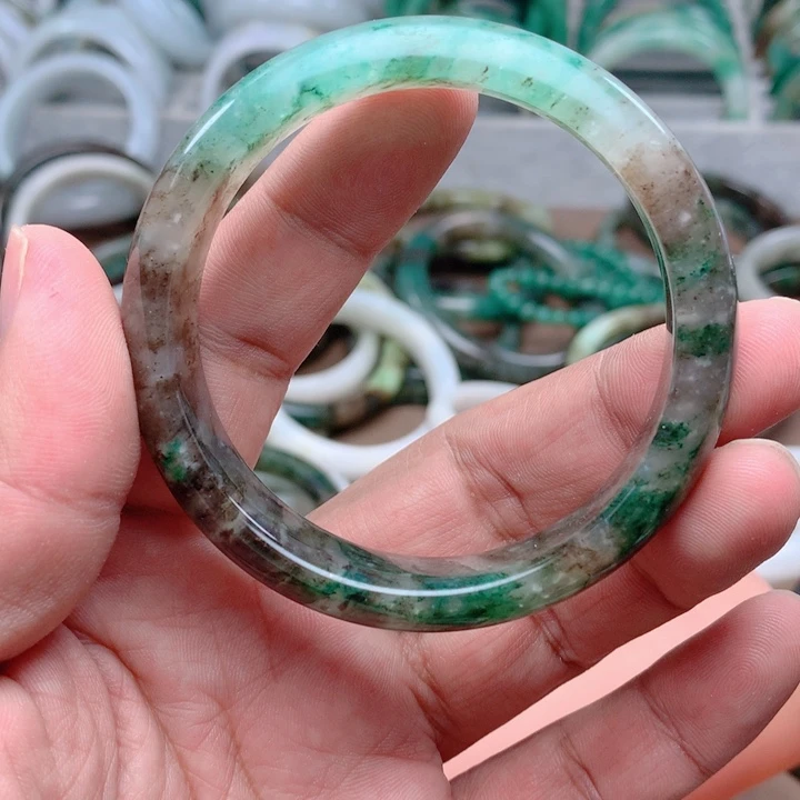 独山玉未镶嵌手镯58