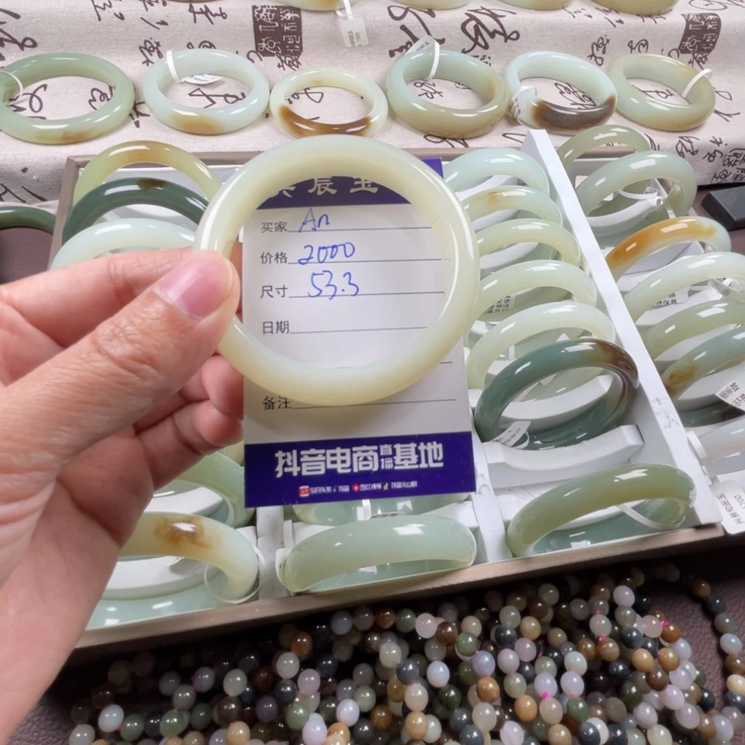 和田玉手镯未镶嵌A*_