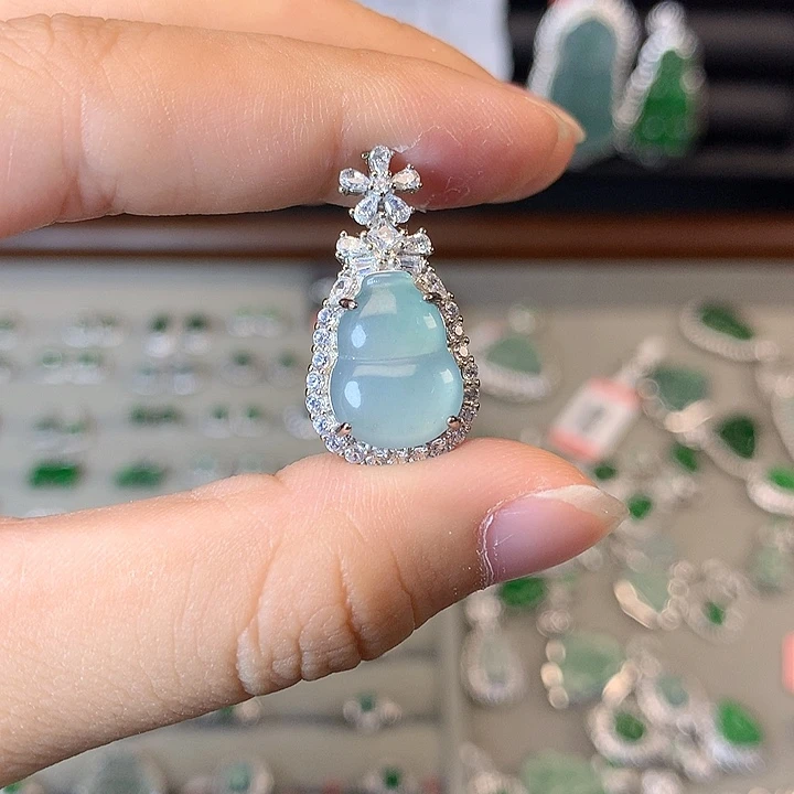 翡翠未镶嵌颈饰吊坠