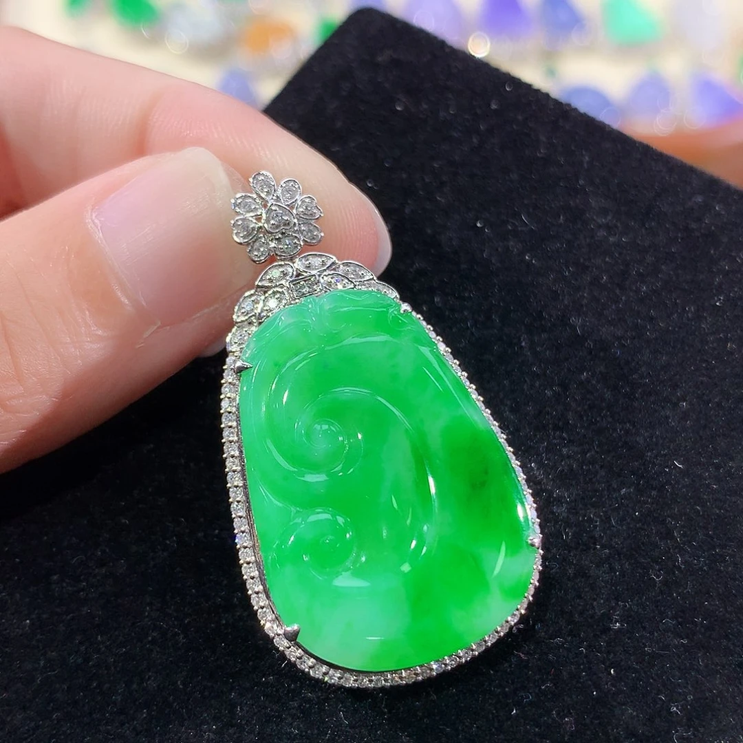 翡翠18K金镶嵌颈饰