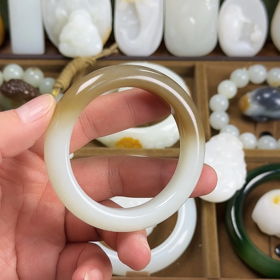 和田玉未镶嵌手镯