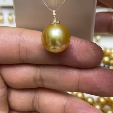 18K金镶嵌颈饰海水珍珠