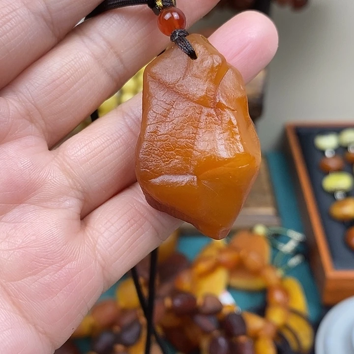 和***和蜜蜡未镶嵌颈饰吊坠