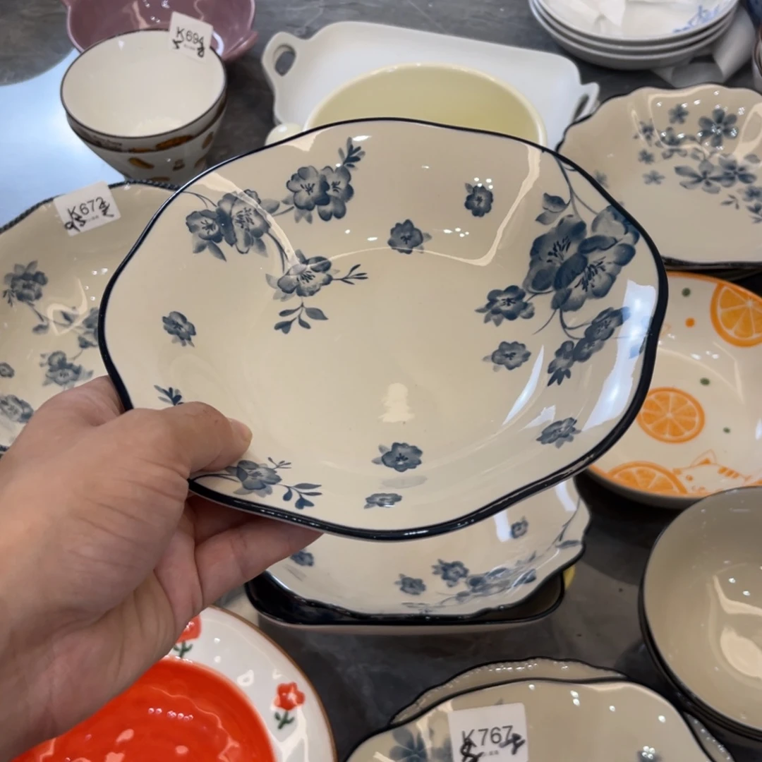 陶瓷微瑕餐具介意勿拍，满18飞！
