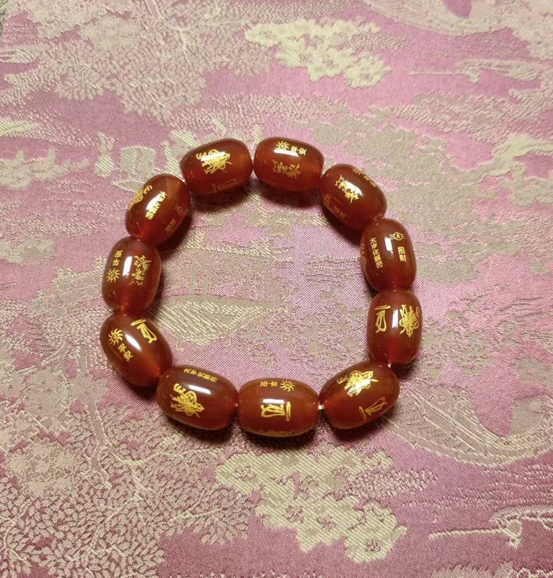 精美红色玛瑙手串 多样性发货