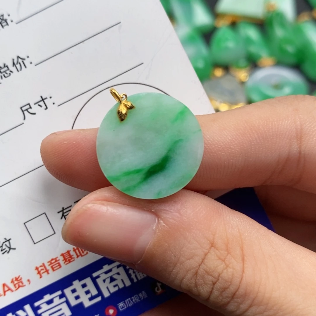 翡翠18K金镶嵌颈饰翡翠