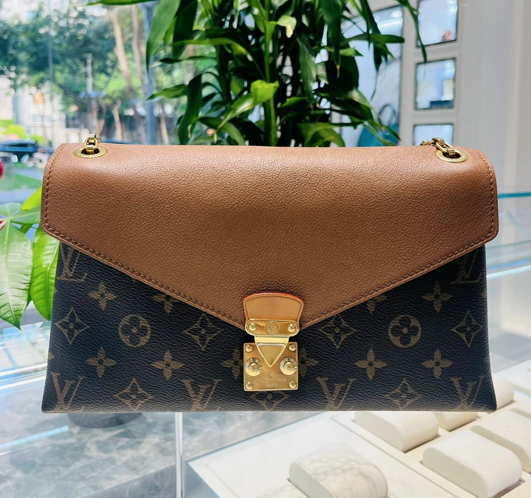 95新 LV Lv焦糖色传奇单肩斜挎包