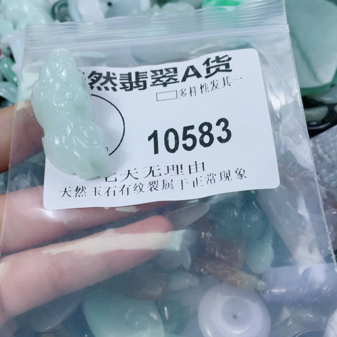 翡翠未镶嵌颈饰10583