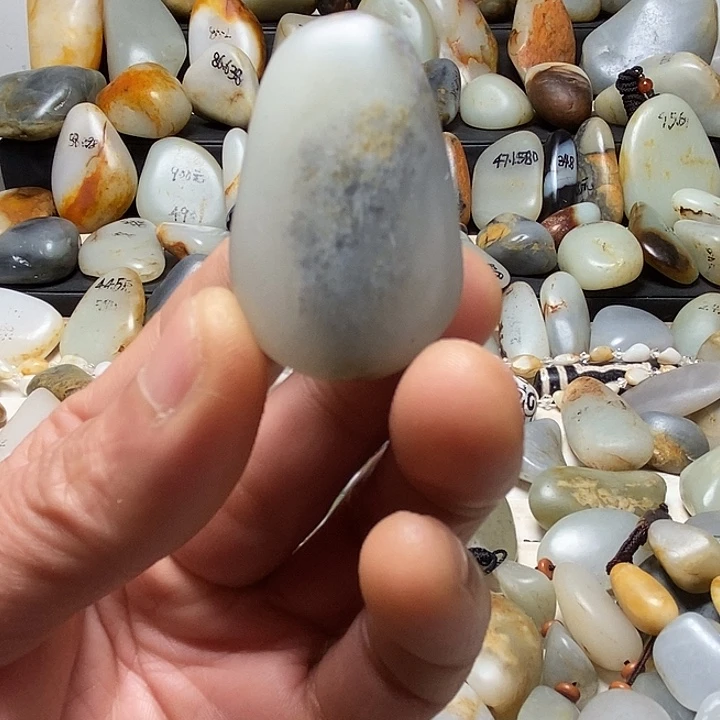 和田玉未镶嵌颈饰吊坠