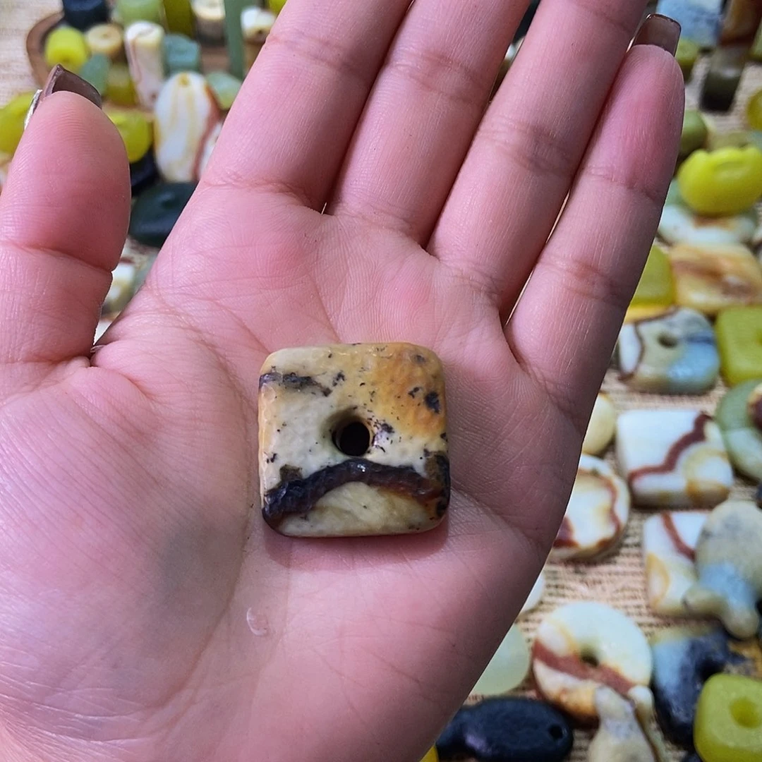 未镶嵌蛇纹石玉挂件