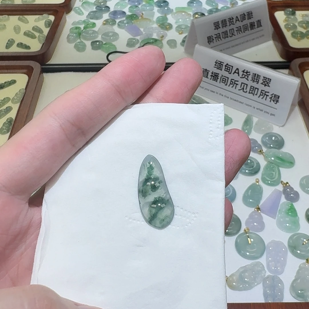 翡翠未镶嵌颈饰冰飘花豆子