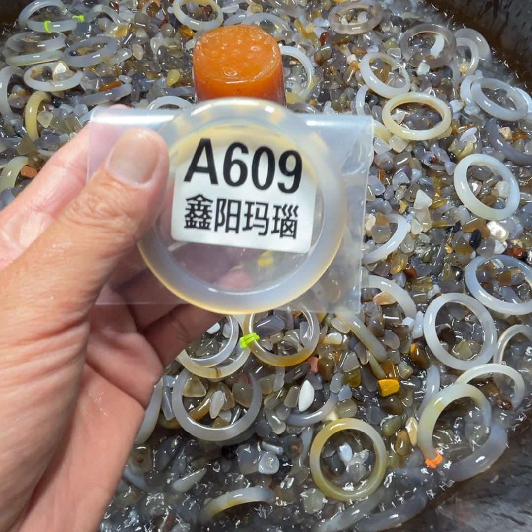 新***姐玛瑙/玉髓未镶嵌手镯609