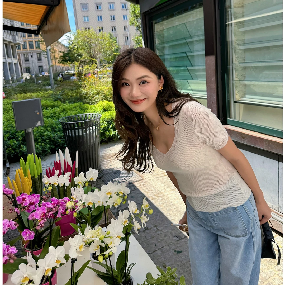 【琳媚】‘上衣’早秋新品V领镂空花边显瘦针织上衣女