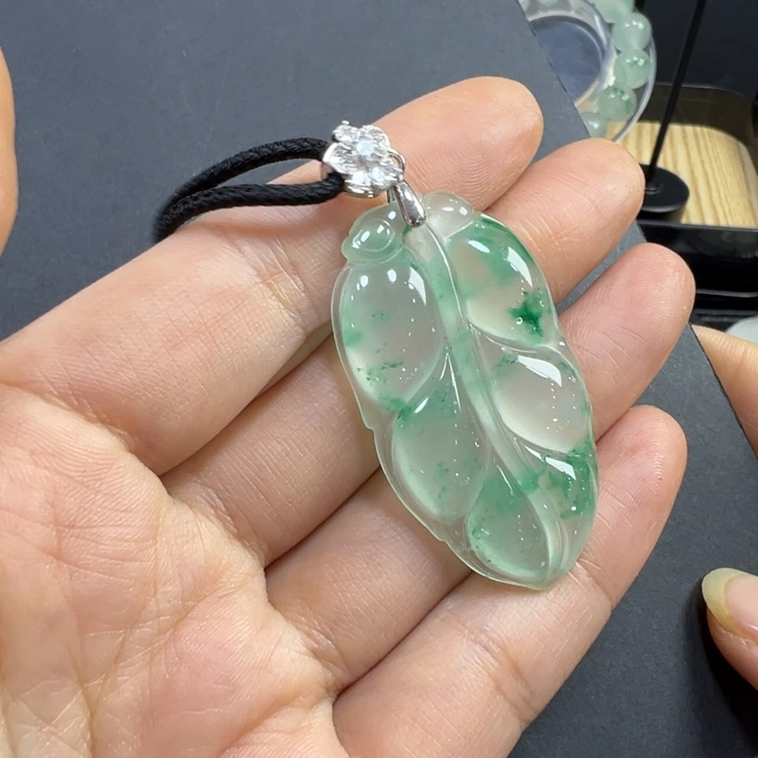 鹰***瘦石英质玉银S925镶嵌颈饰