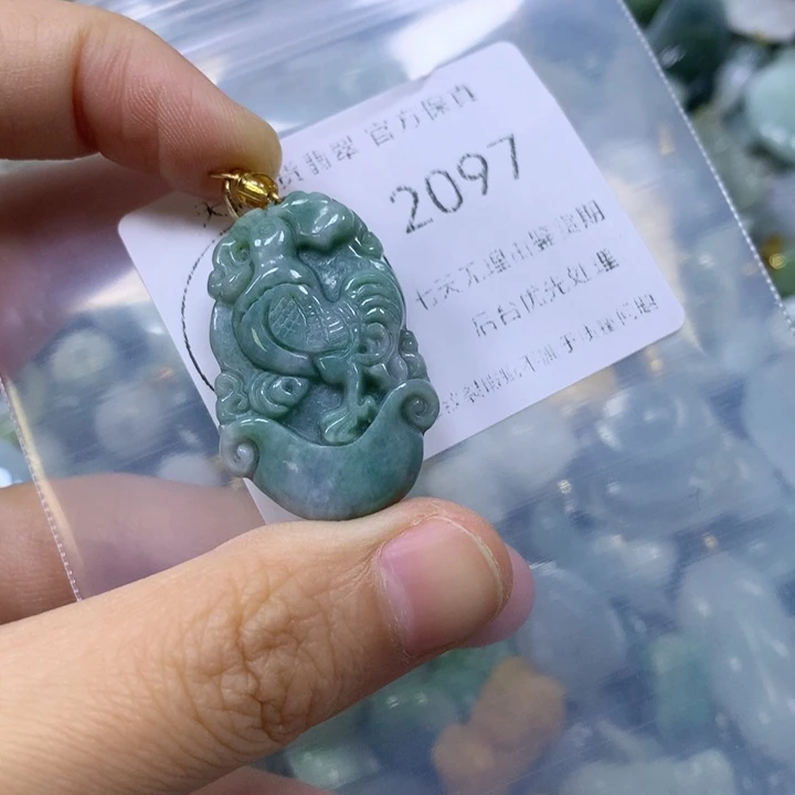 翡翠未镶嵌颈饰翡翠