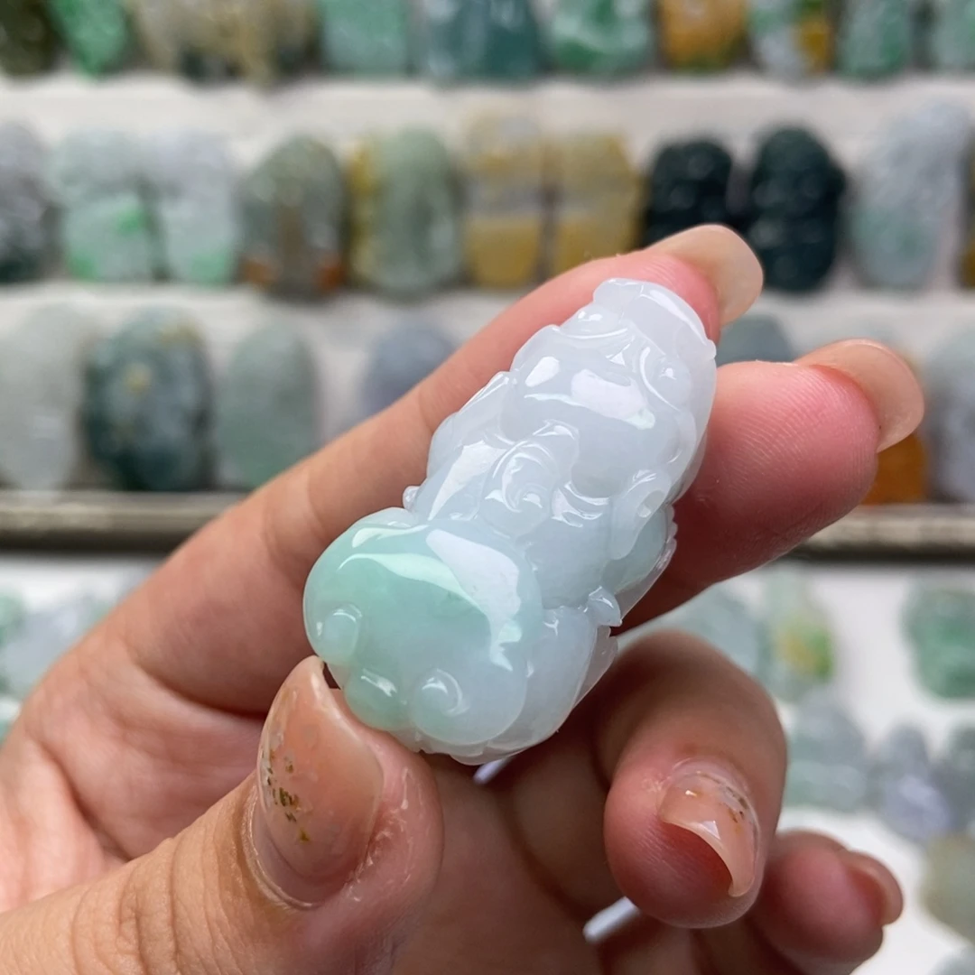 翡翠未镶嵌吊坠(赠链)