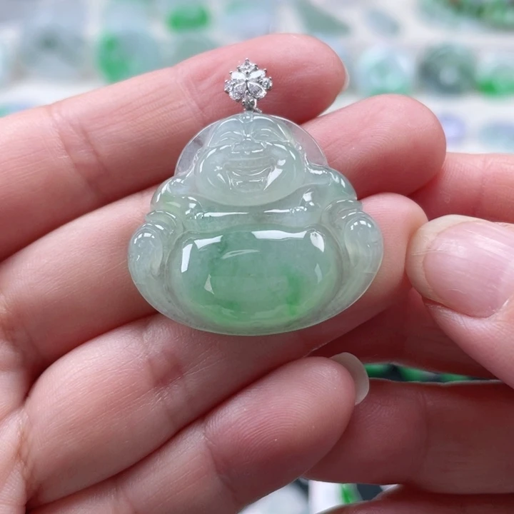 颈饰18K金镶嵌翡翠佛