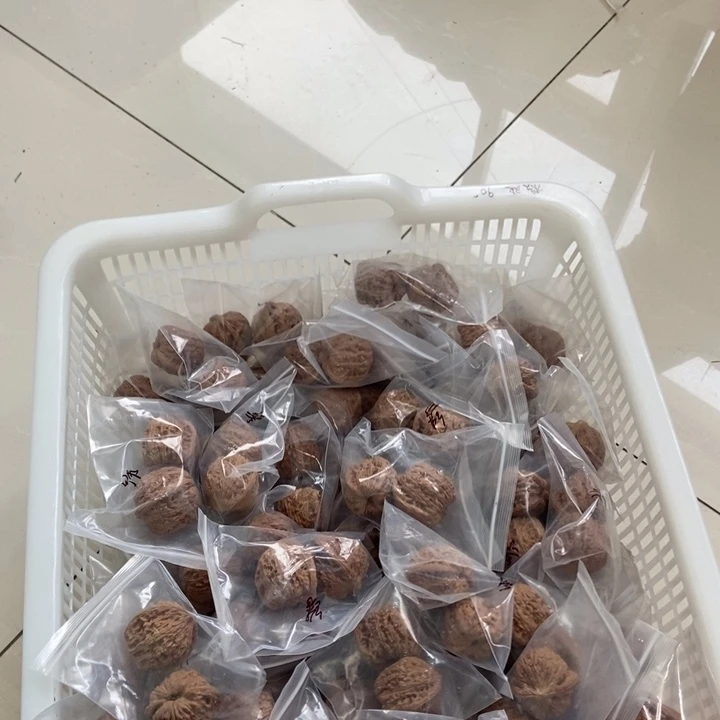 吊坠文玩核桃绣球瑕疵