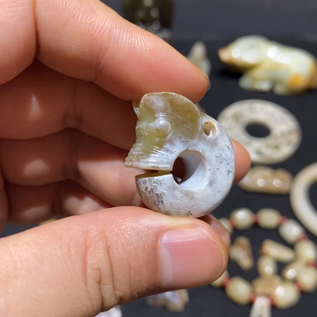 颈饰未镶嵌和田玉（糖玉）