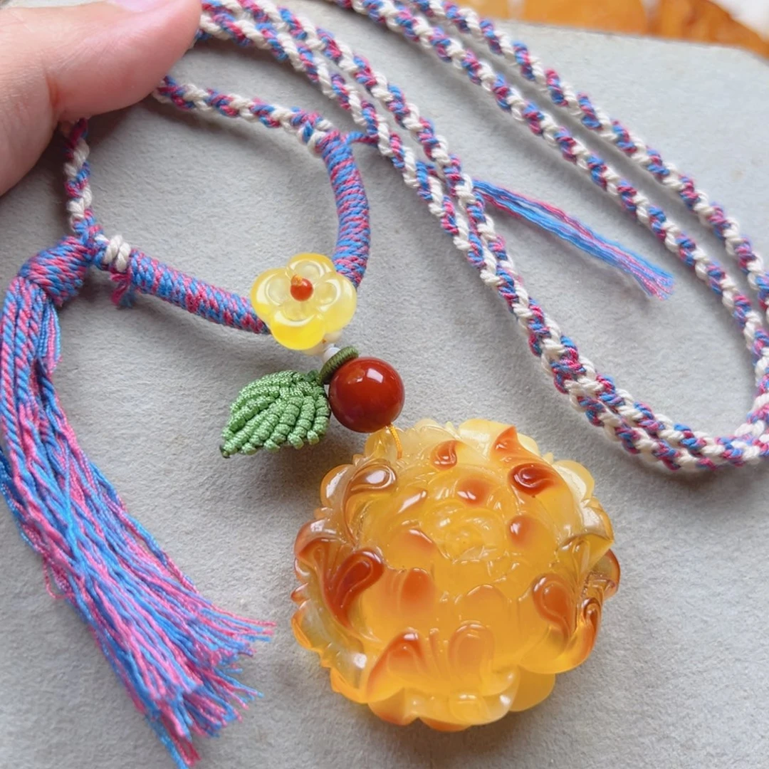 蜜蜡未镶嵌颈饰牡丹花