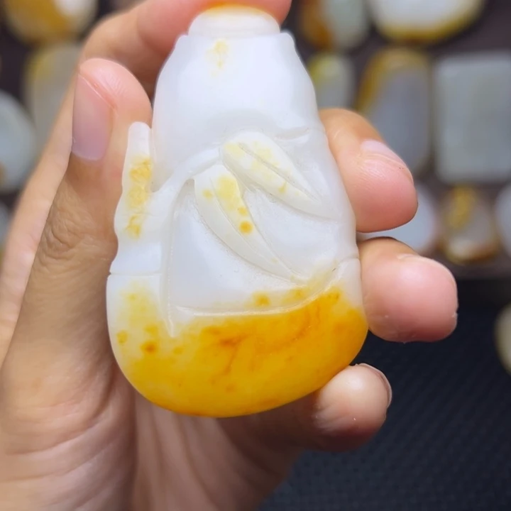 安****和田玉未镶嵌颈饰