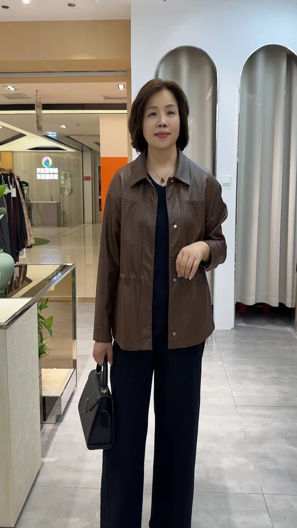 春秋韩版翻领大码气质时尚皮衣妈妈装气显瘦百搭皮衣经典女士