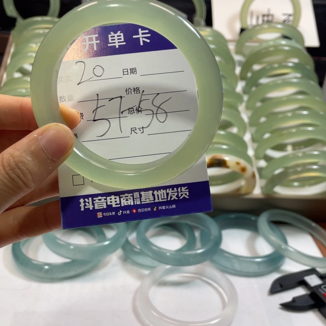 蛇纹石玉未镶嵌手镯嘻**?