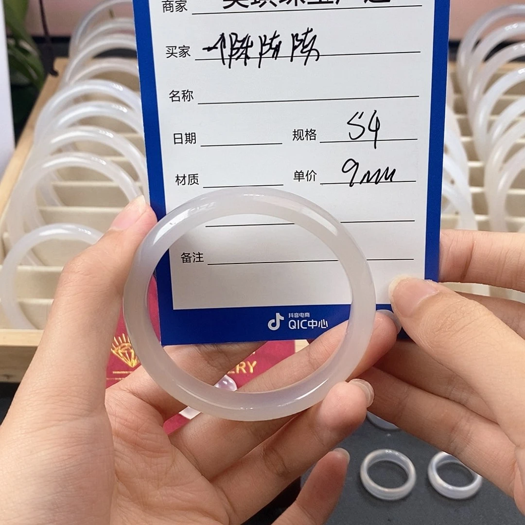 玛瑙/玉髓手镯未镶嵌一***陈