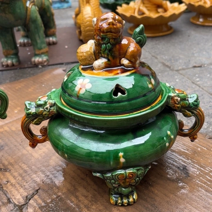 白***光陶瓷陶瓷香熏炉,高度18厘米
