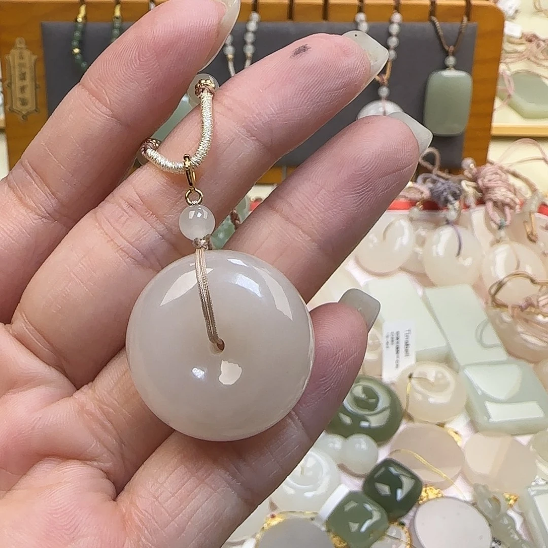 弥****和田玉未镶嵌颈饰