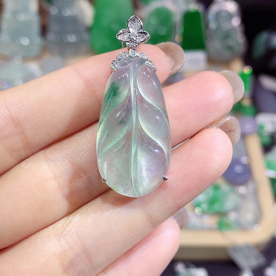 翡翠18K金镶嵌颈饰叶