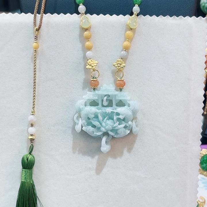 翡翠颈饰未镶嵌吊坠