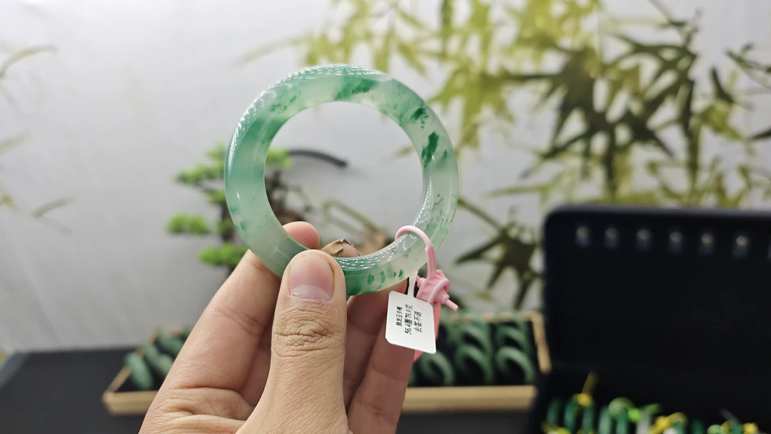 独龙玉非洲翠冰飘花气质高端56圈胖圆