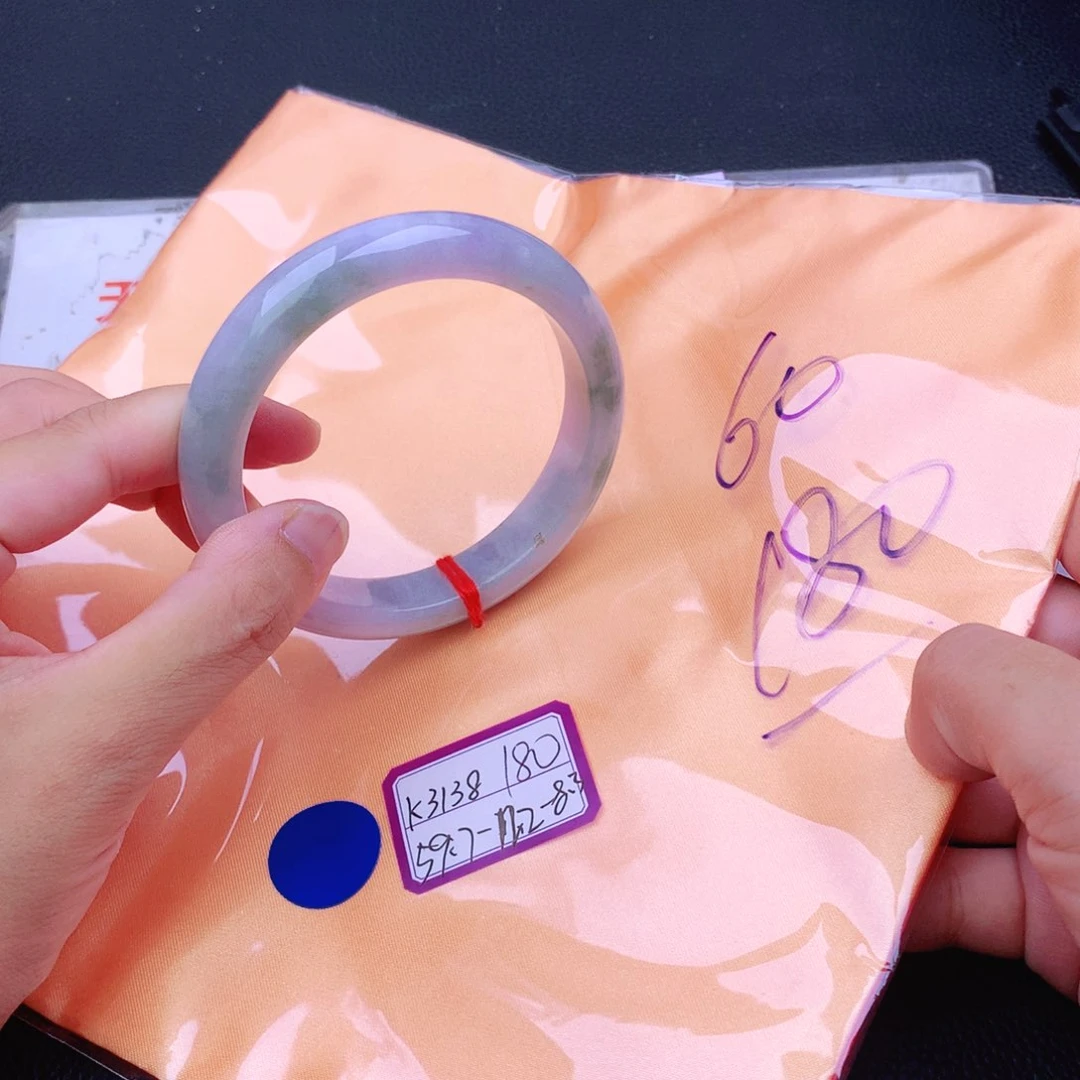 翡翠手镯未镶嵌我