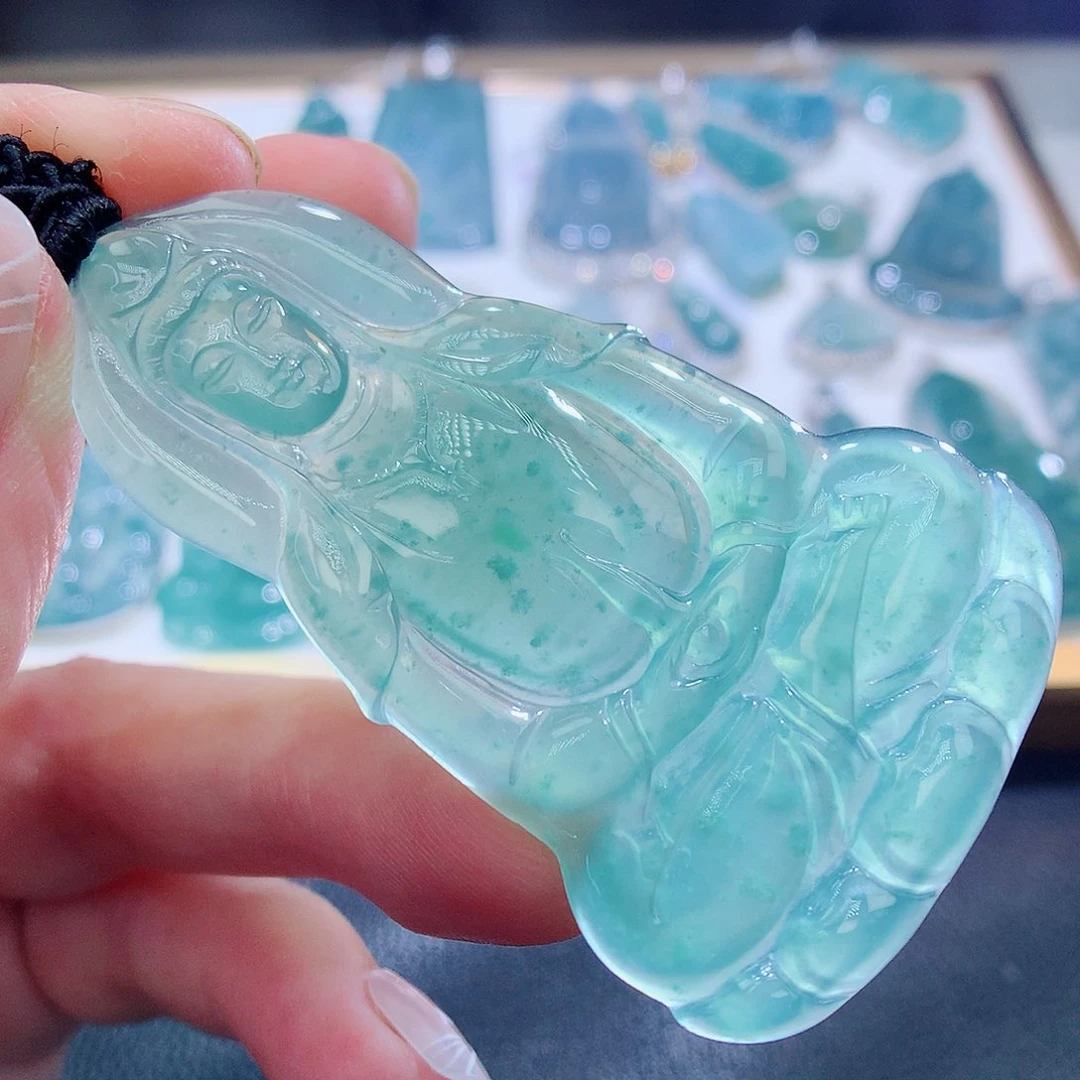 翡翠颈饰未镶嵌翡翠