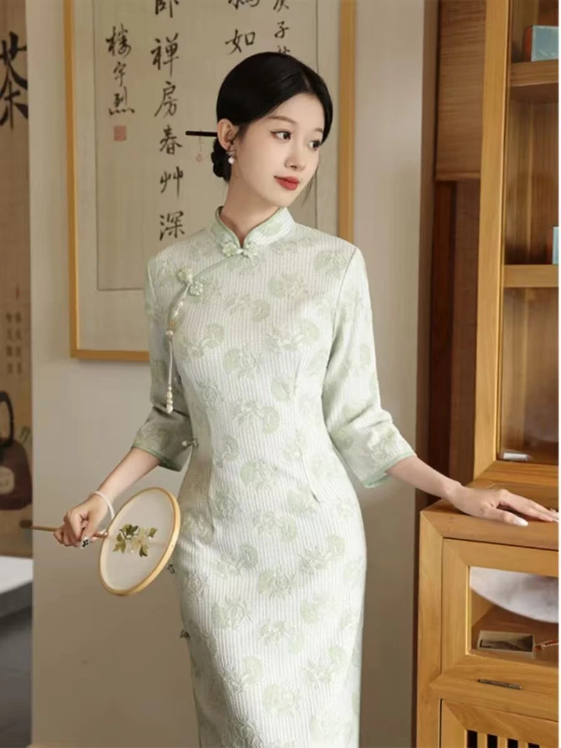 844 年轻款清新素雅花扣《绿秋》旗袍