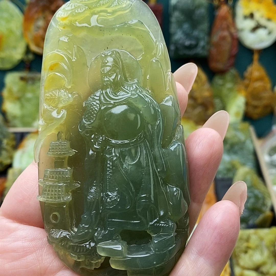 蛇纹石玉未镶嵌颈饰关公