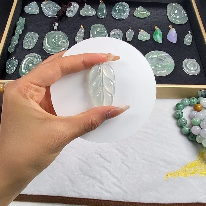 翡翠未镶嵌颈饰吊坠