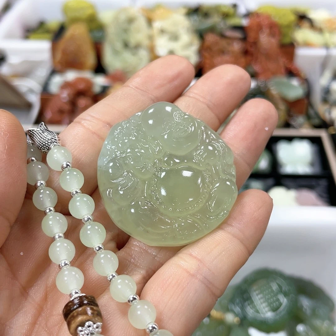 蛇纹石玉颈饰合金