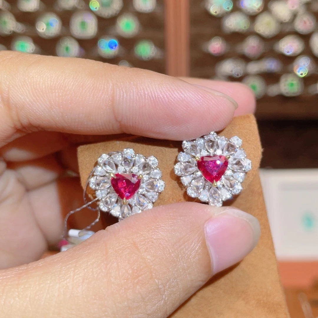 红宝石耳饰18K金镶嵌2.02ct 无烧鸽血