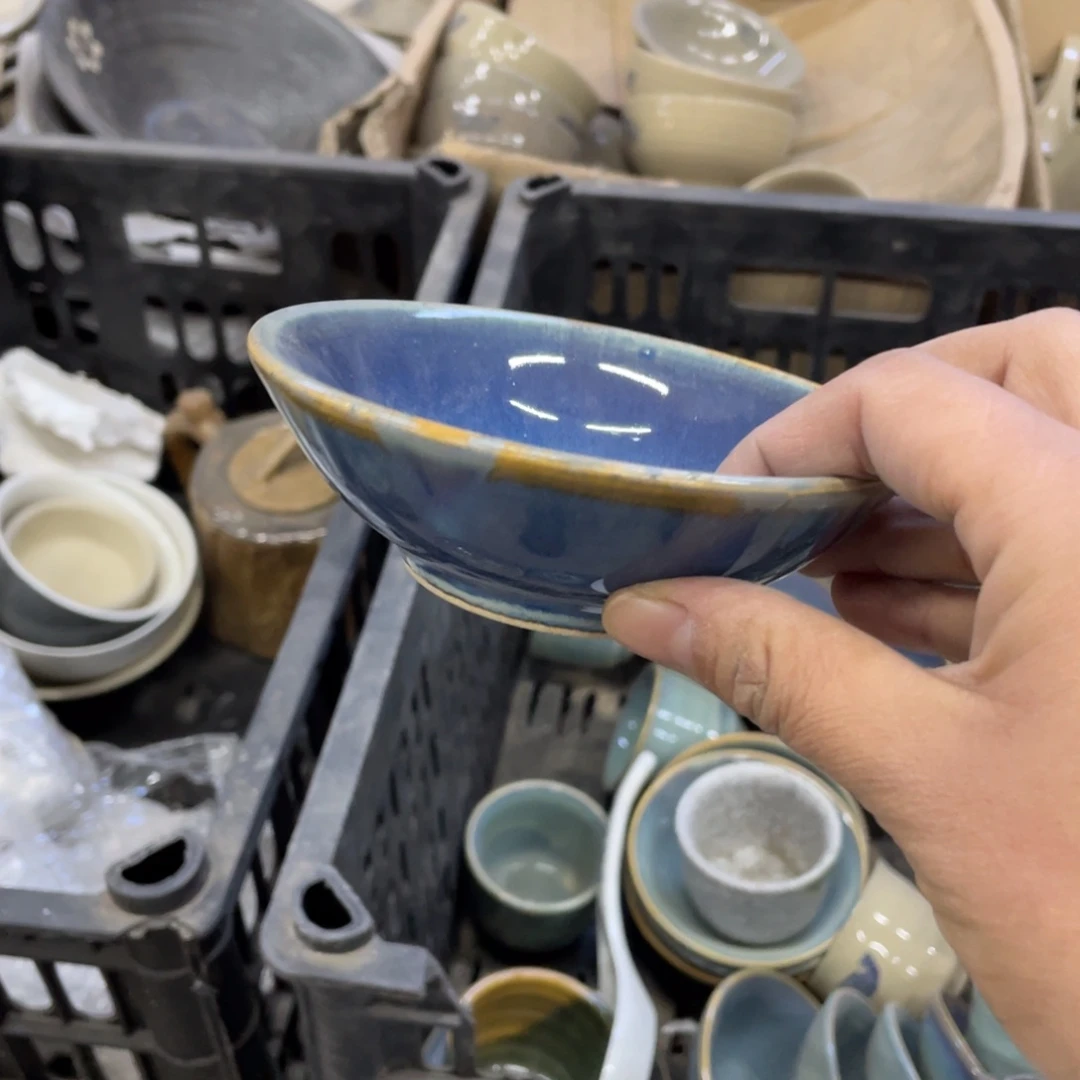 盘瓷器微瑕口径11.5两只