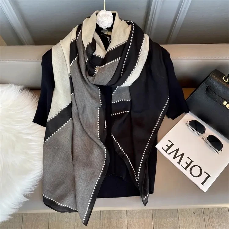 米黑围巾女冬季简约高级感2025新款棉麻围脖今年流行丝巾披肩保暖