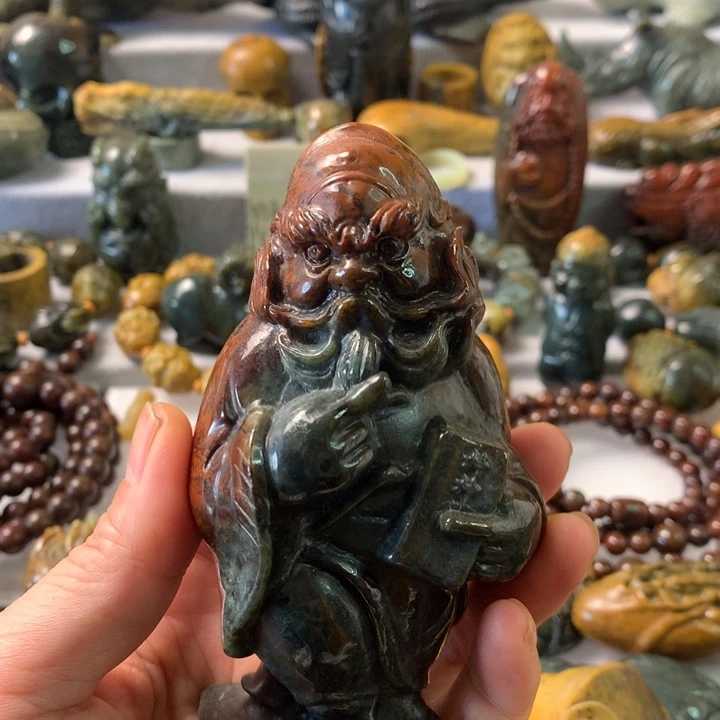 未镶嵌岫岩河磨玉（透闪石质玉）把件